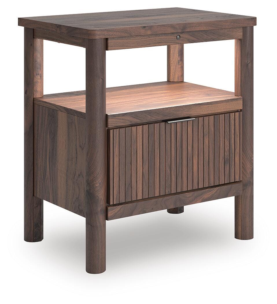 Pamytta Brown Queen Panel Bed, Dresser, Mirror and Nightstand