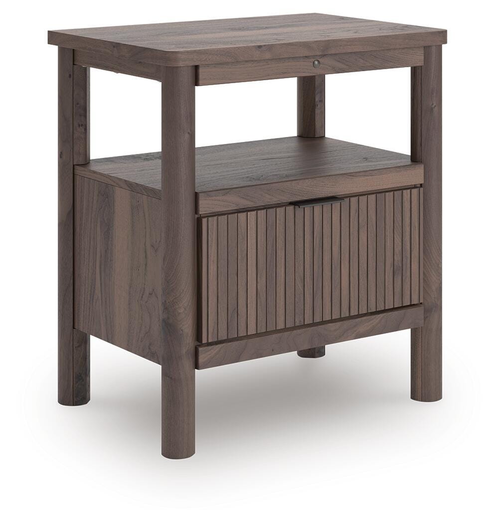 Pamytta Brown Queen Panel Bed, Dresser, Mirror and Nightstand