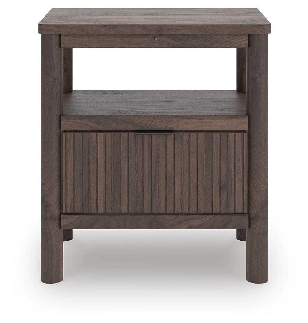 Pamytta Brown Queen Panel Bed, Dresser, Mirror and Nightstand