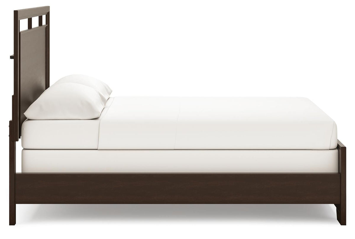 Covetown Dark Brown California King Panel Bed and 2 Nightstands