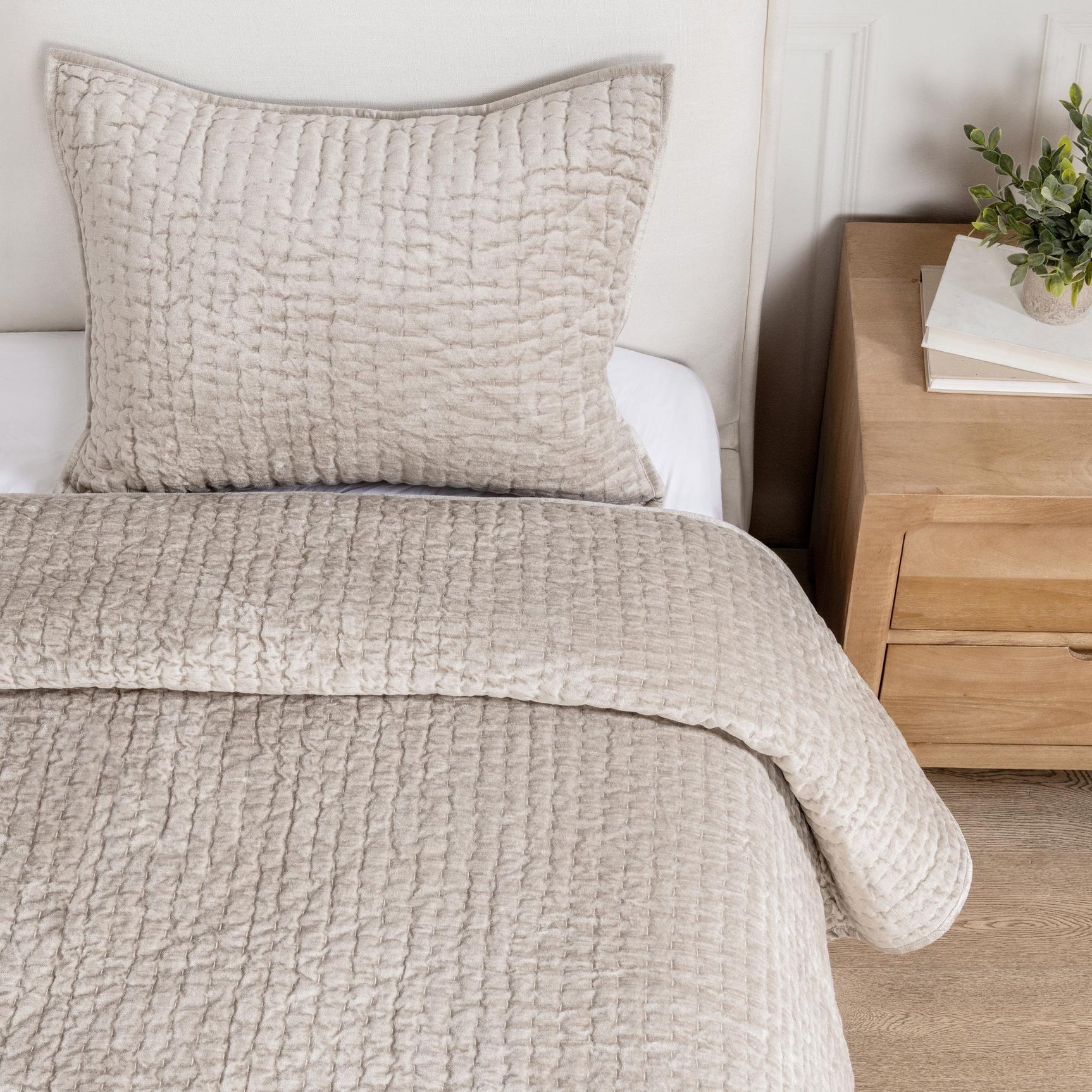 Bari Pebble Velvet Quilt Collection