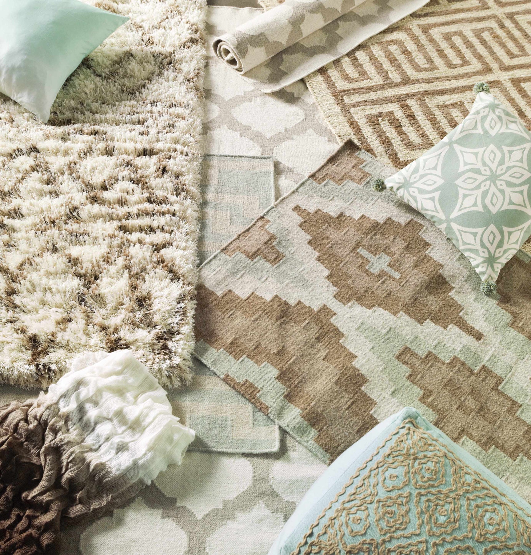 Banks Ivory/Gray Trellis Wool Rug - Clearance - Ornate Home