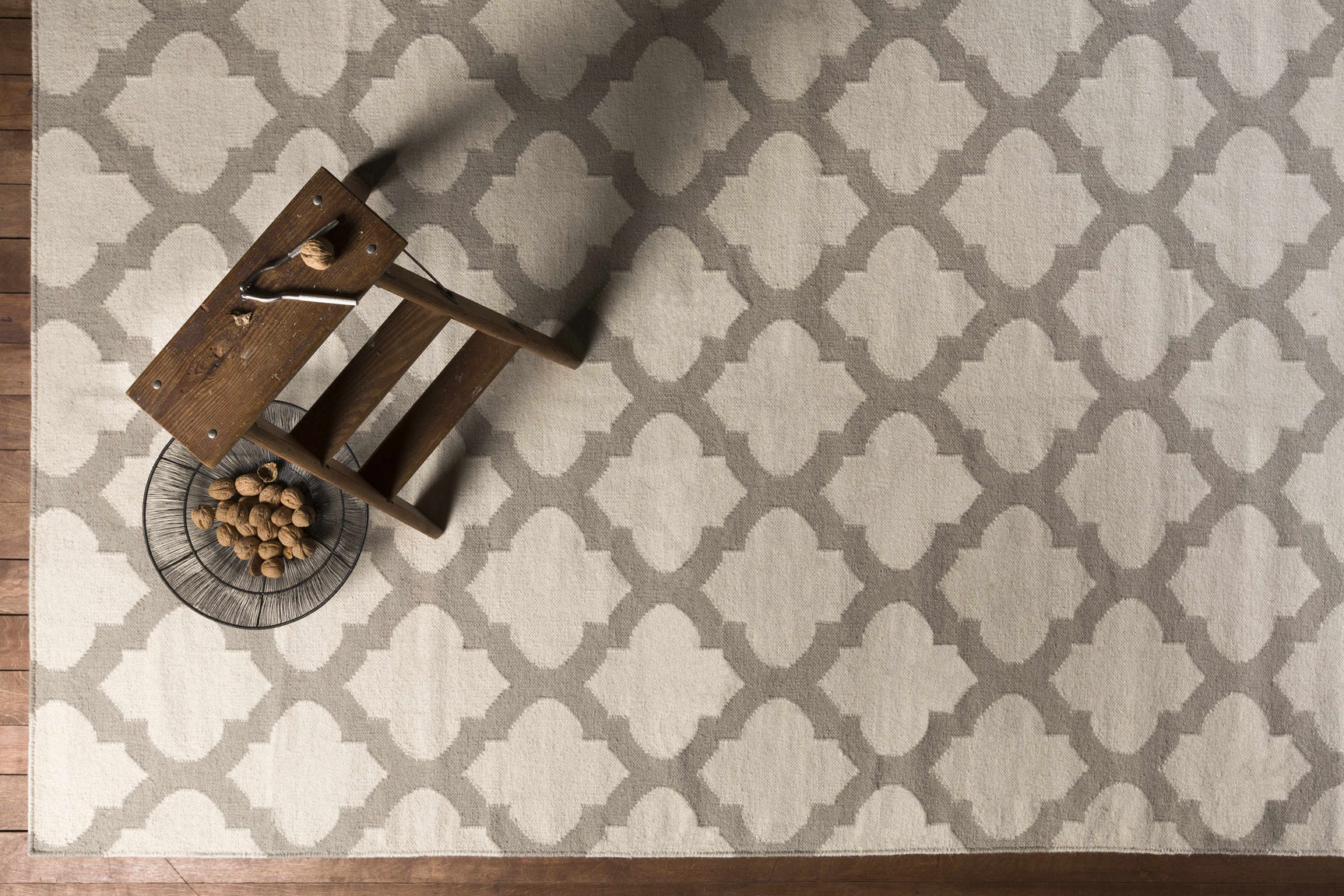 Banks Ivory/Gray Trellis Wool Rug - Clearance - Ornate Home
