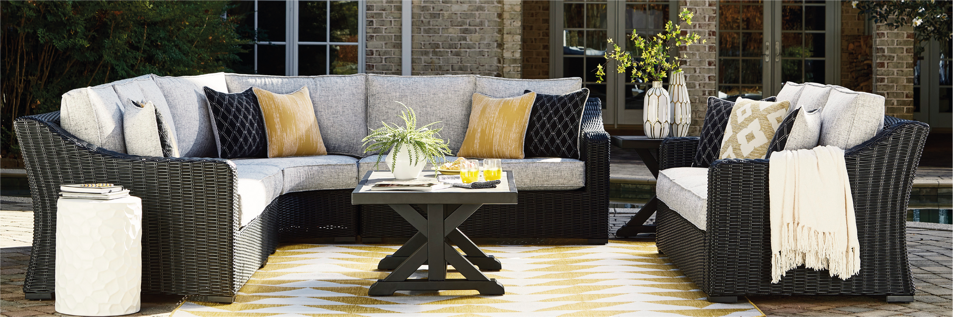 Beachcroft Black/Light Gray Collection by Ashley Furniture