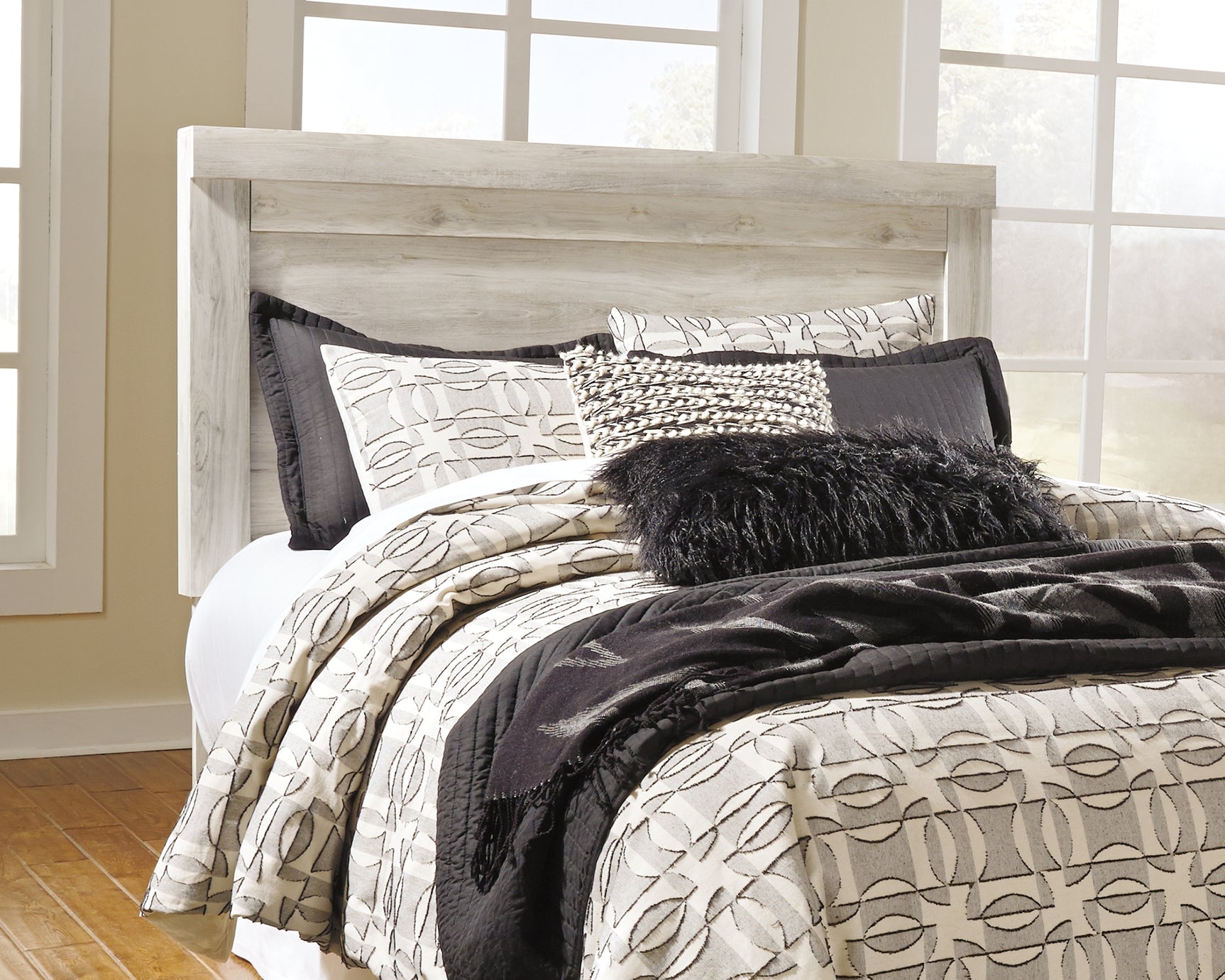 Bellaby Whitewash Queen Platform Bed with 2 Storage Drawers - Ornate Home