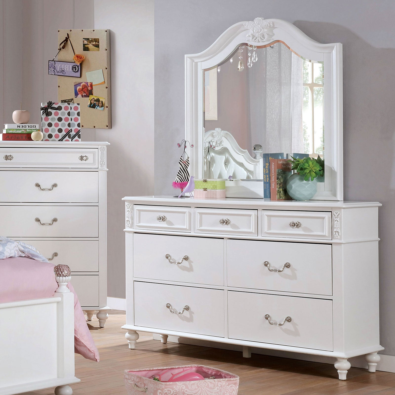 Belva White 4 Pc. Full Bedroom Set - Ornate Home