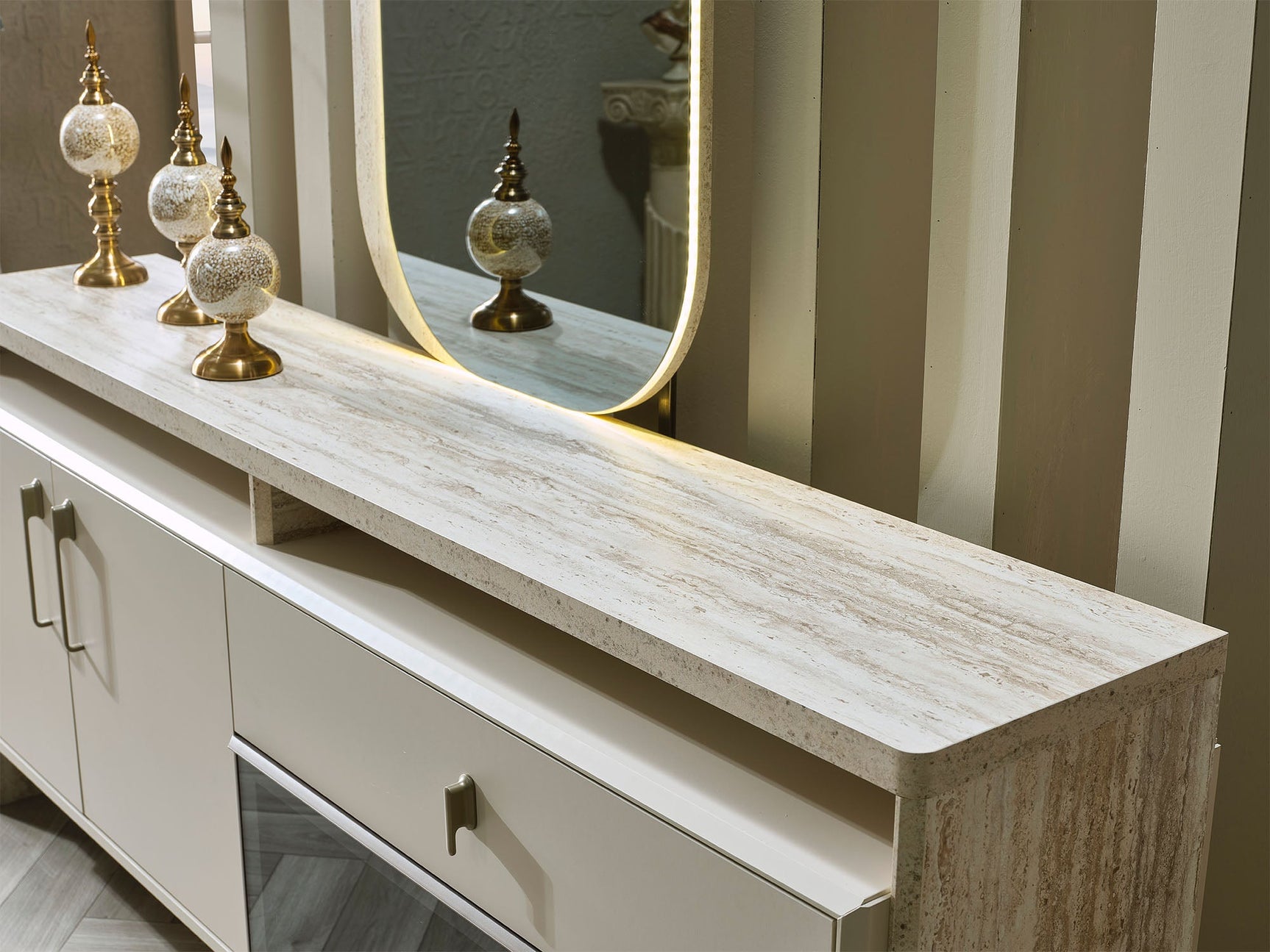 Bern Cream Consol With Mirror