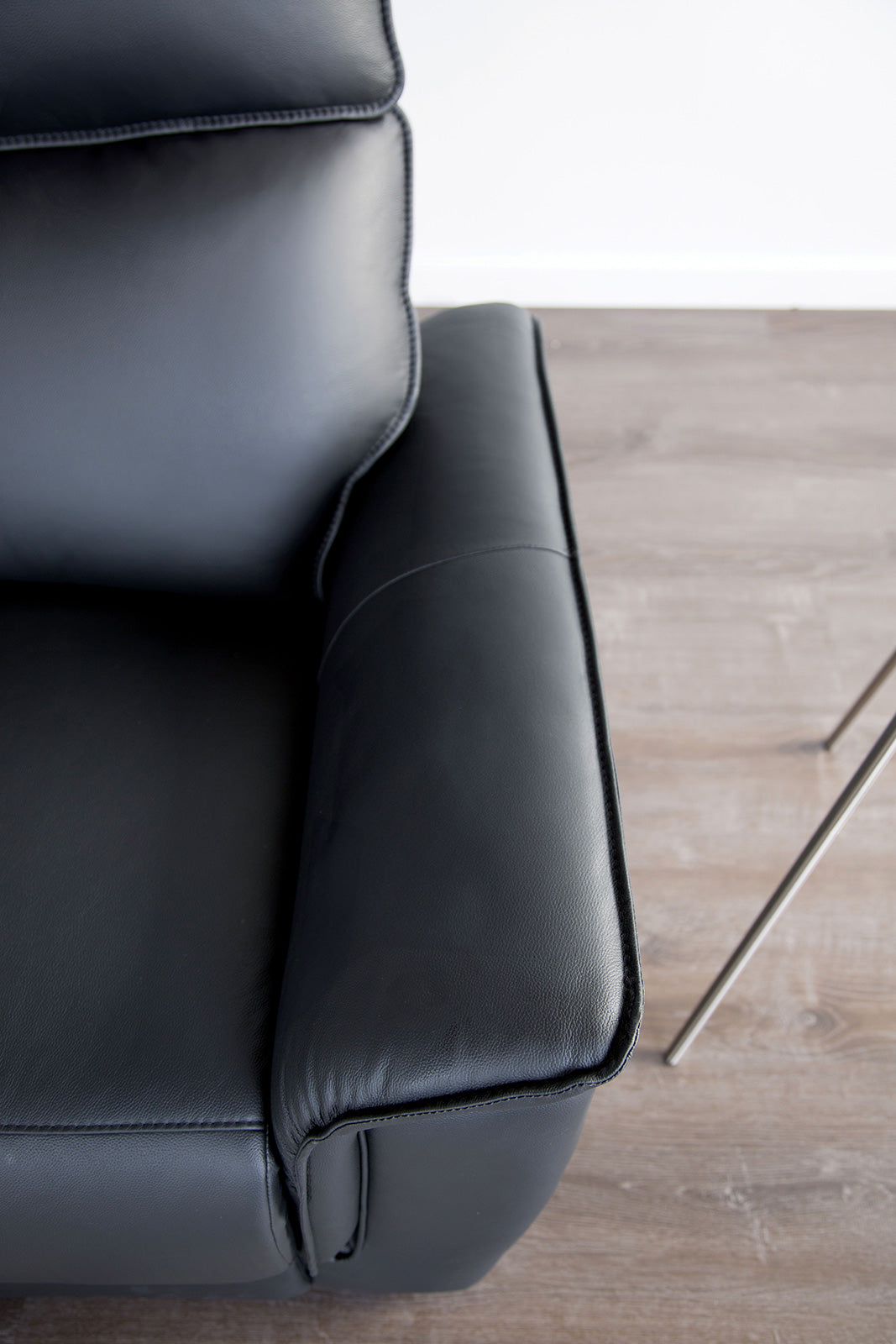 Bienne Black Recliner - Ornate Home