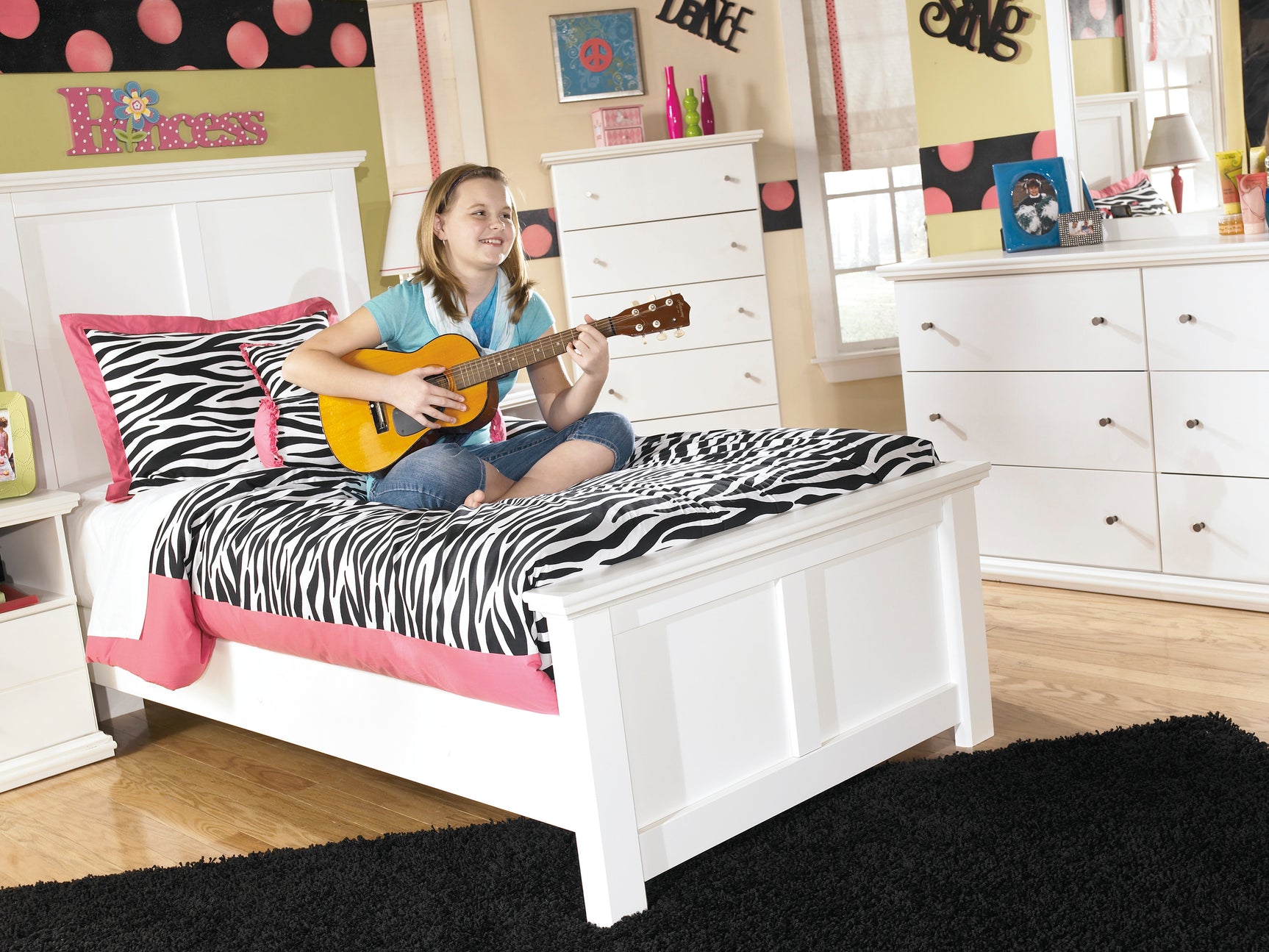 Bostwick Shoals White Twin Panel Bed, Chest and Nightstand - Ornate Home
