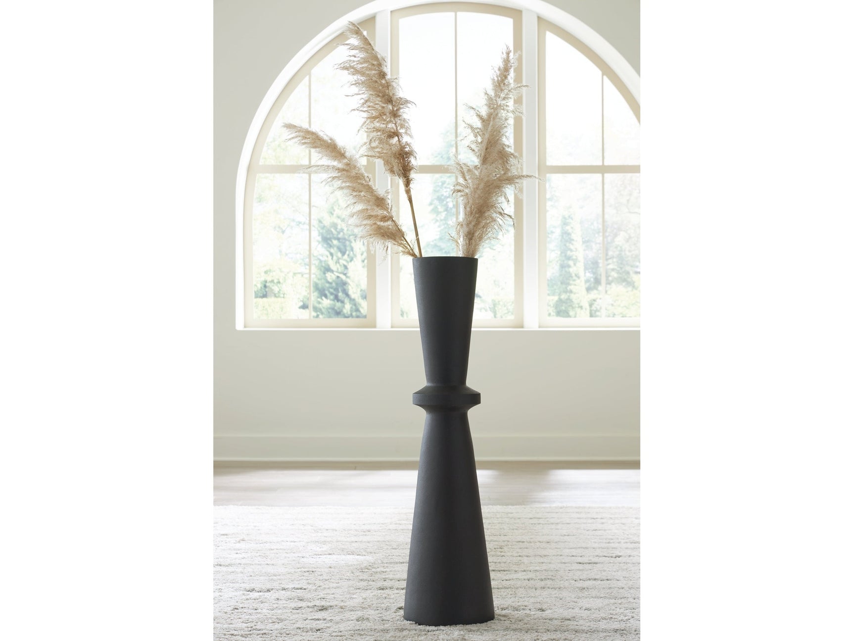 Collisten Black Vase 10" - Ornate Home