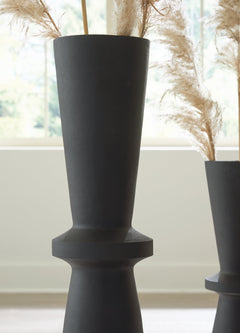 Collisten Black Vase 10" - Ornate Home