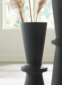 Collisten Black Vase 9" - Ornate Home