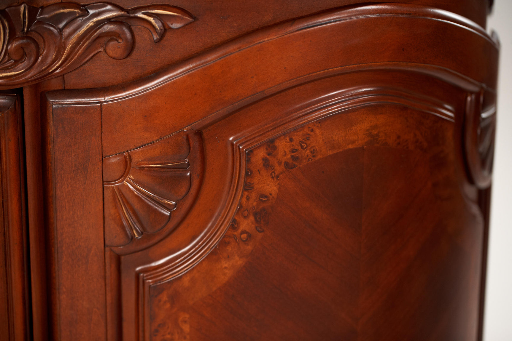 Cortina Honey Walnut Dresser - Ornate Home