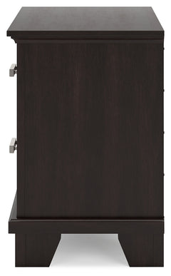 Covetown Dark Brown Queen Panel Bedroom Set with Nightstand - Ornate Home