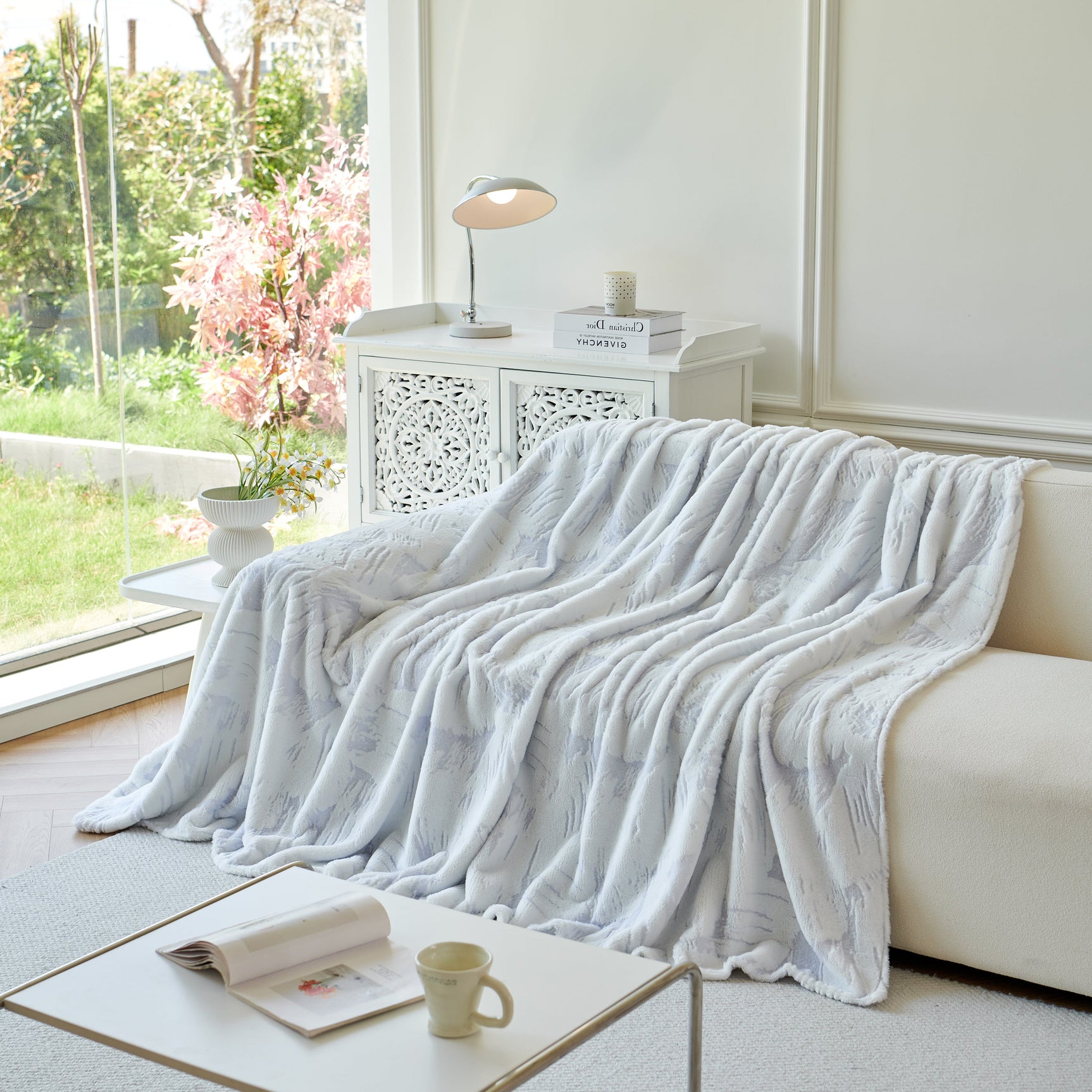 Plush Faux Fur Warm Sofa Cover with Waves Jacquard Textured Throw Blankets for Couch