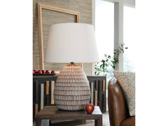 Darrich Beige/White 2-Piece Lamp Set - Ornate Home