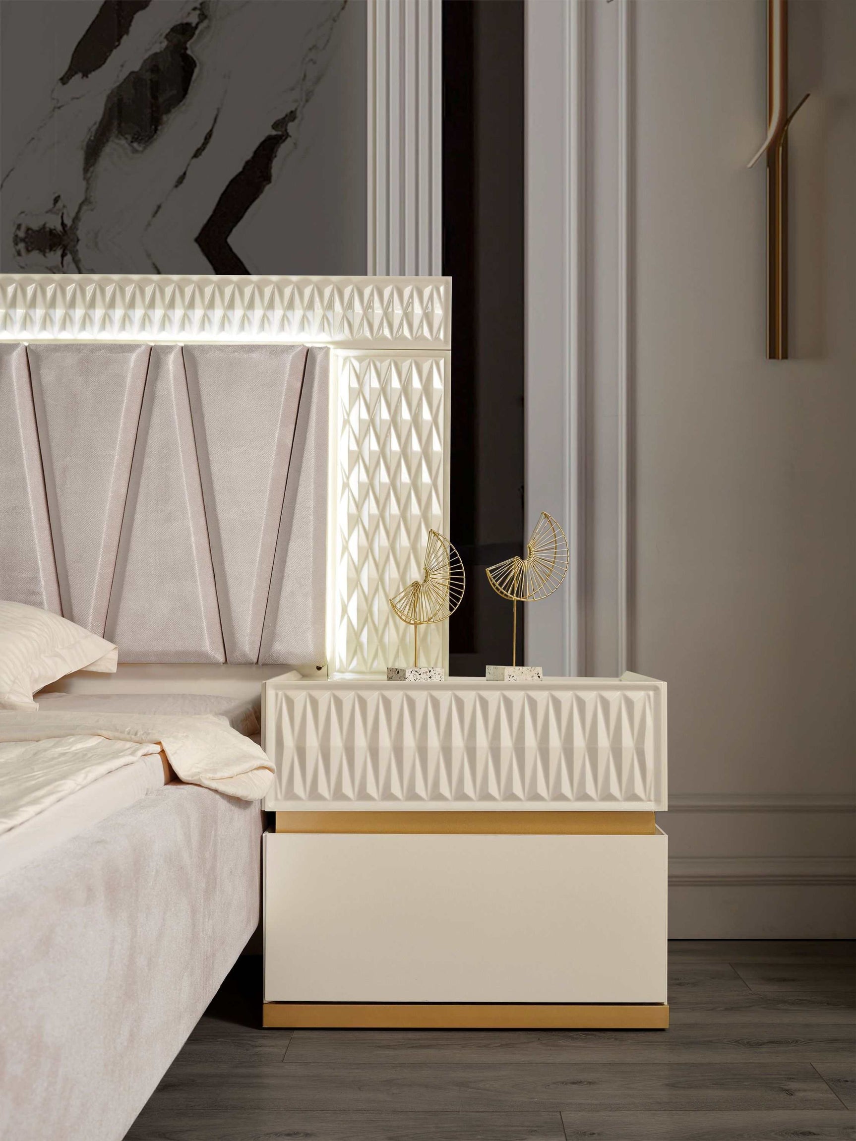 Delfano Beige Queen Bedroom Set / 5pc - Ornate Home