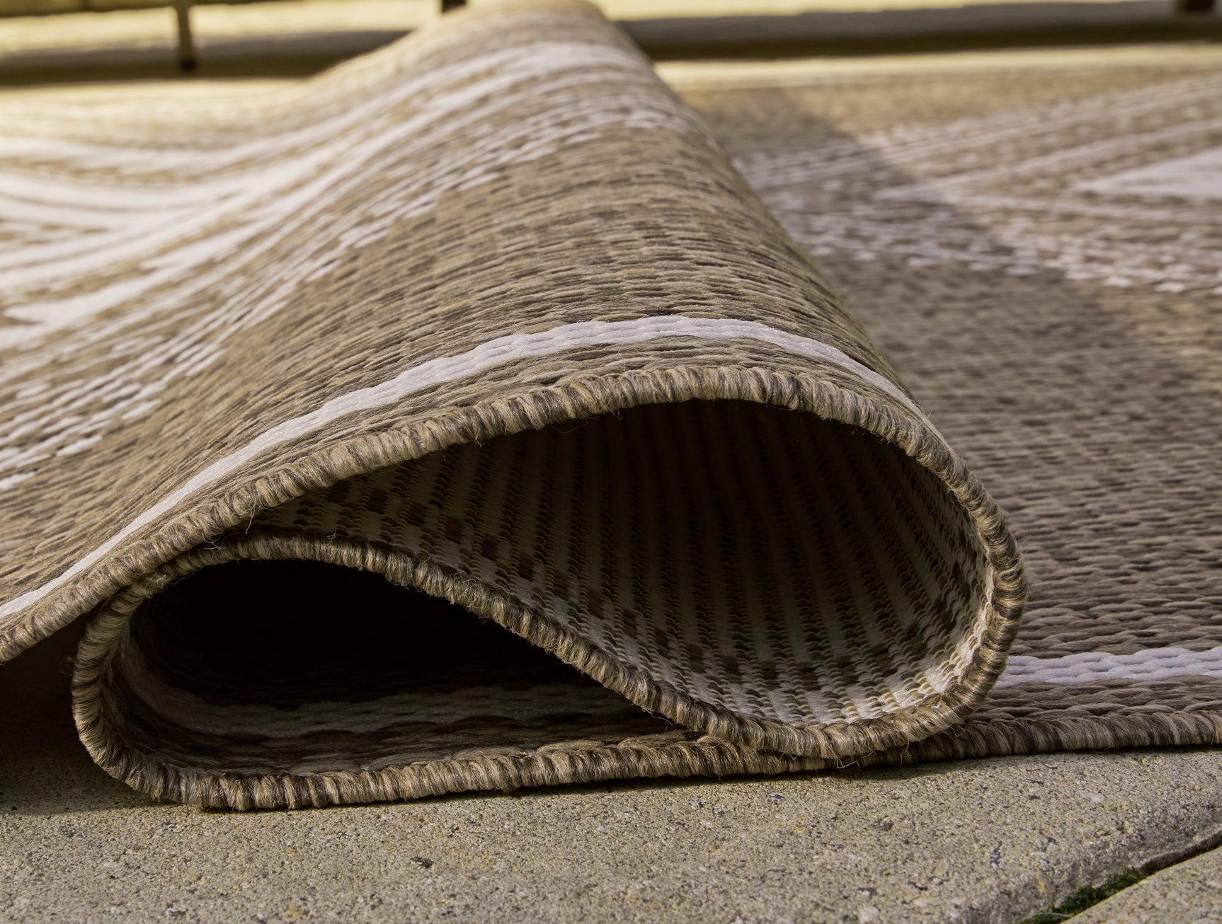 Dunsler Brown/Cream 5' x 7' Rug - Ornate Home