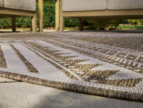 Dunsler Brown/Cream 8' x 10' Rug - Ornate Home