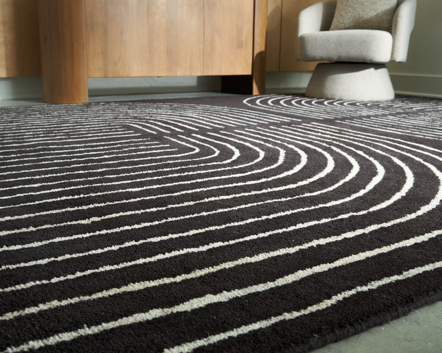 Eldonmore Black/Ivory Large Rug - Ornate Home