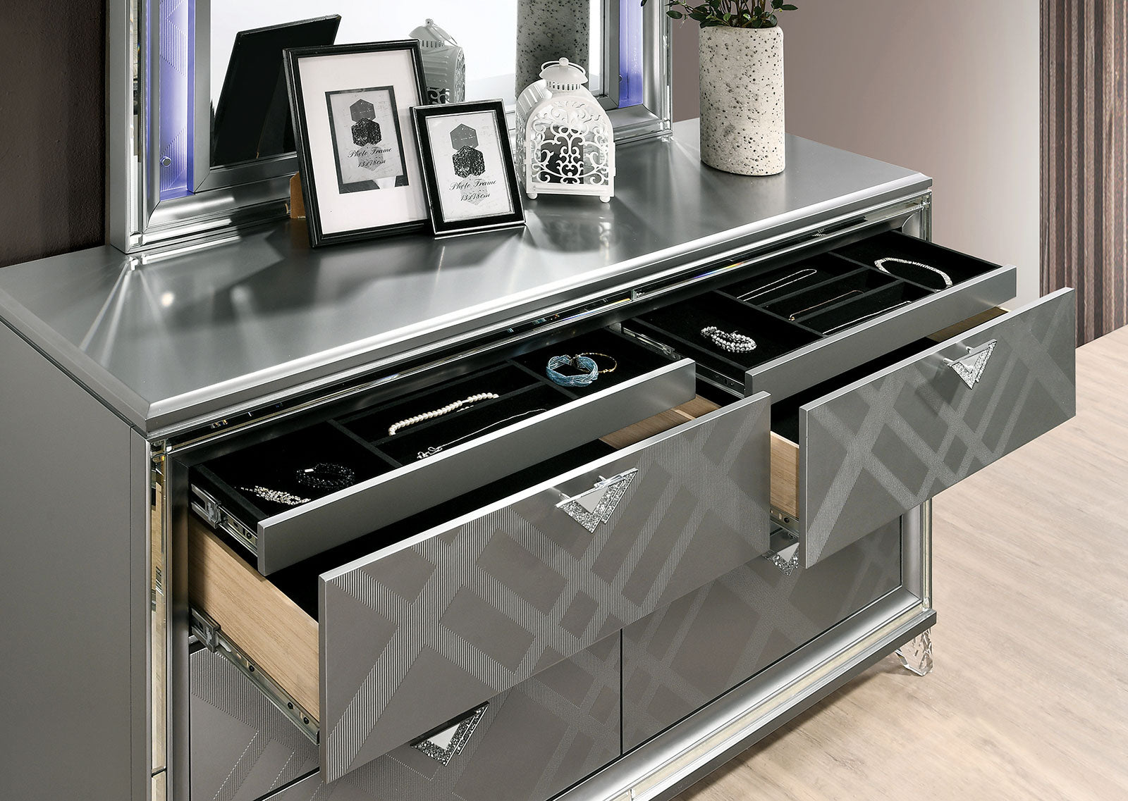 Emmeline Silver 4 Pc. Queen Bedroom Set - Ornate Home