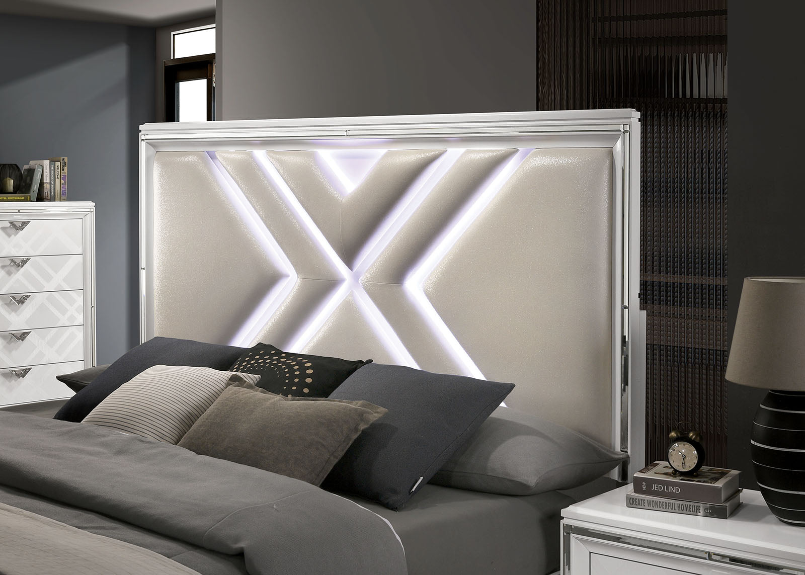 Emmeline White 5 Pc Queen Bedroom Set - Ornate Home