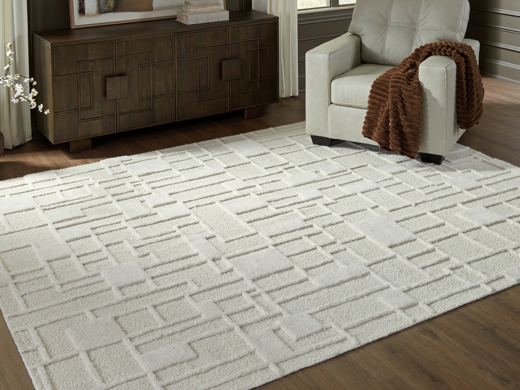 Empriss Ivory Large Rug - Ornate Home
