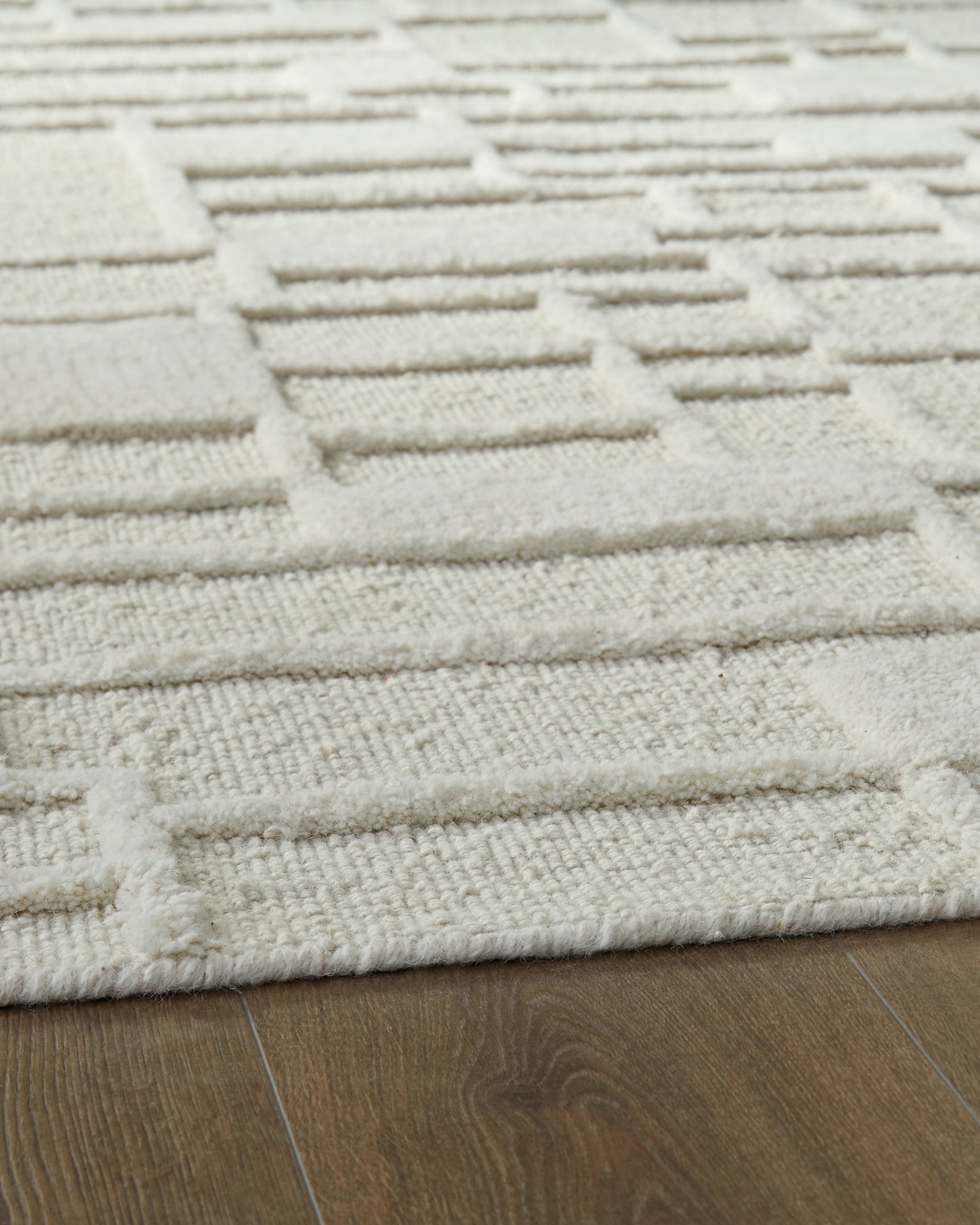 Empriss Ivory Medium Rug - Ornate Home