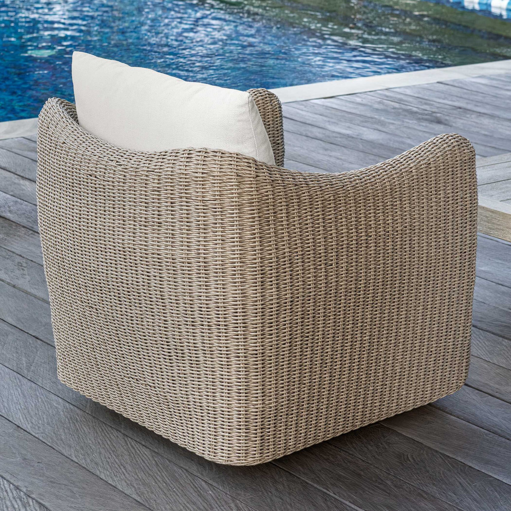 Sunset Gray/White Outdoor Swivel Lounge Chair