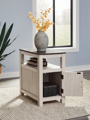 Fendenmore Two-tone Chair Side End Table - Ornate Home
