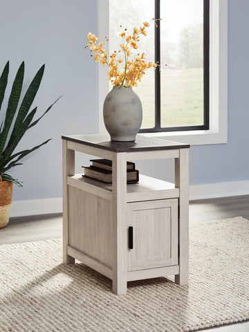 Fendenmore Two-tone Chair Side End Table - Ornate Home