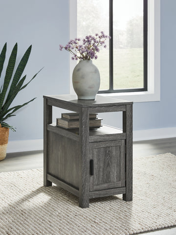 Fendenmore Two-tone Chair Side End Table - Ornate Home