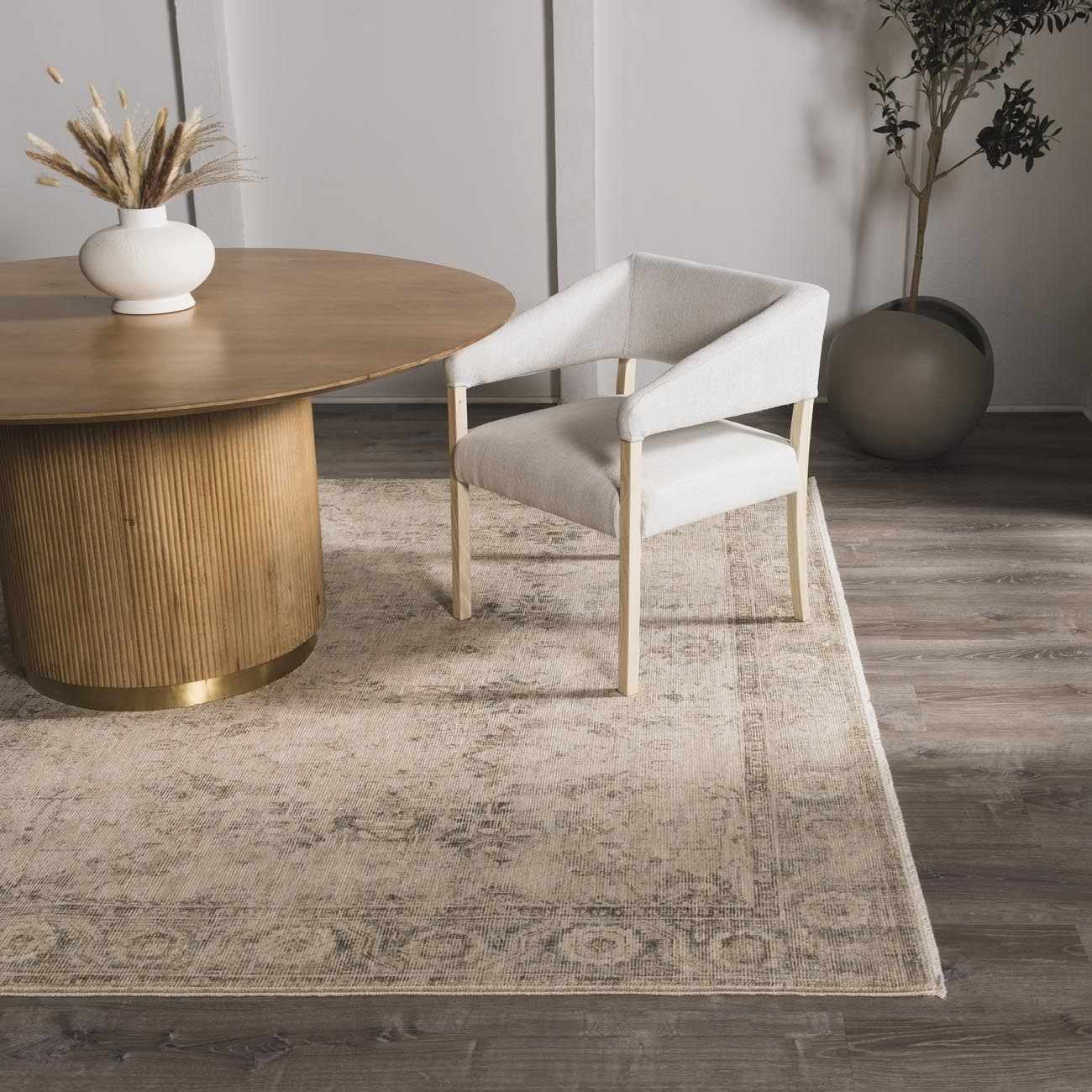 Fetscher Machine Woven Galey Alix x LIVABLISS GAHU-2301 Area Rug - Ornate Home