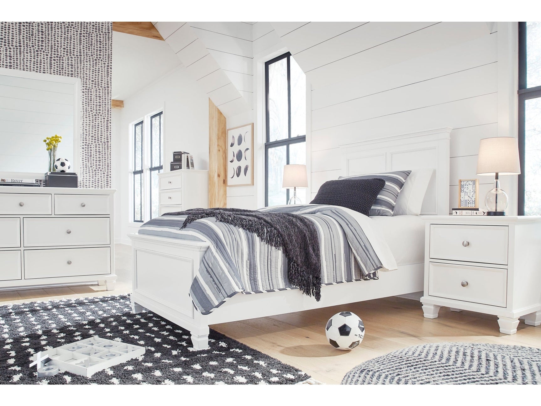 Fortman White Full Panel 6-Piece Bedroom Set w/ 2 Nightstands (Online Special Price)