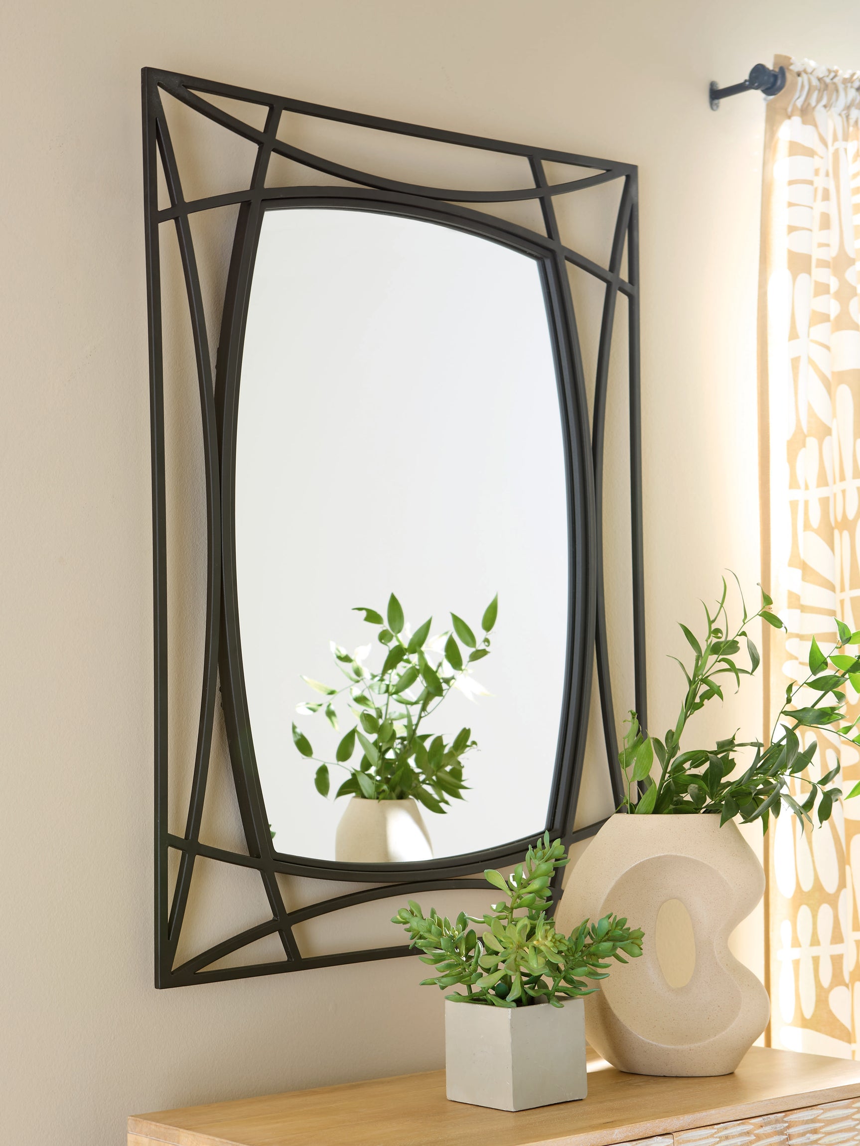 Freenville Black Accent Mirror - Ornate Home