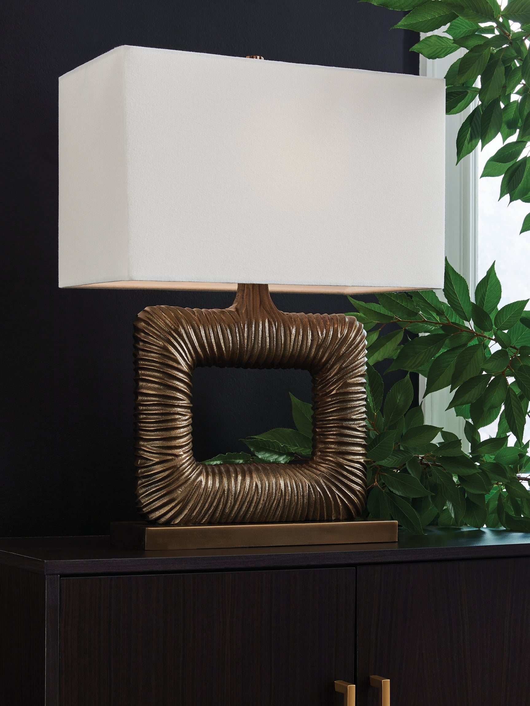 Garronby Antique Brass Metal Table Lamp (1/CN) - Ornate Home