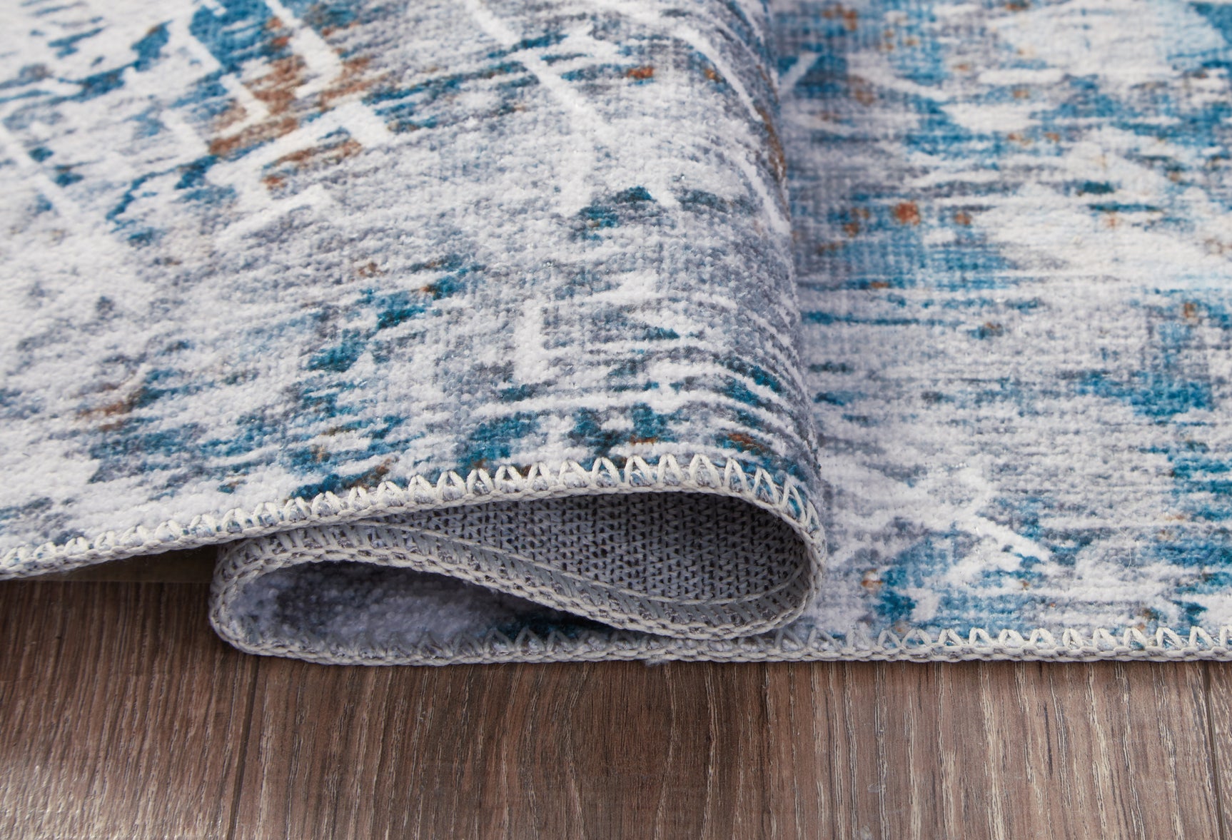 Garyard Multi 5' x 7' Rug - Ornate Home