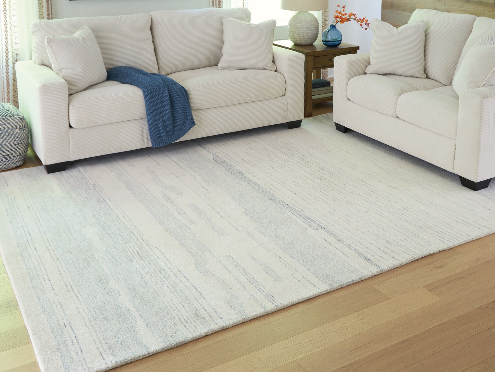 Genemost Ivory/Blue Large Rug - Ornate Home