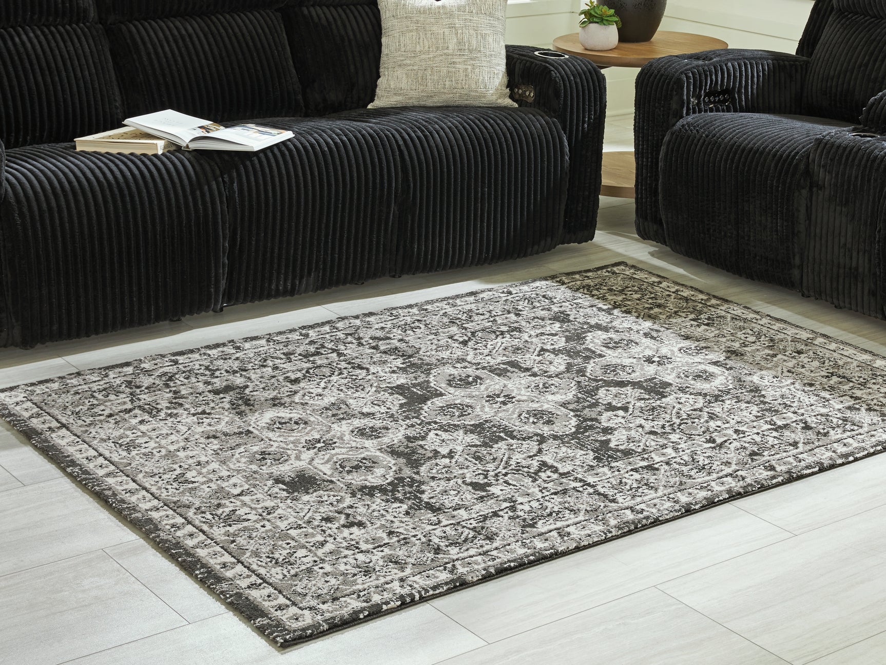 Glennisman Black/Gray/Ivory Medium Rug - Ornate Home