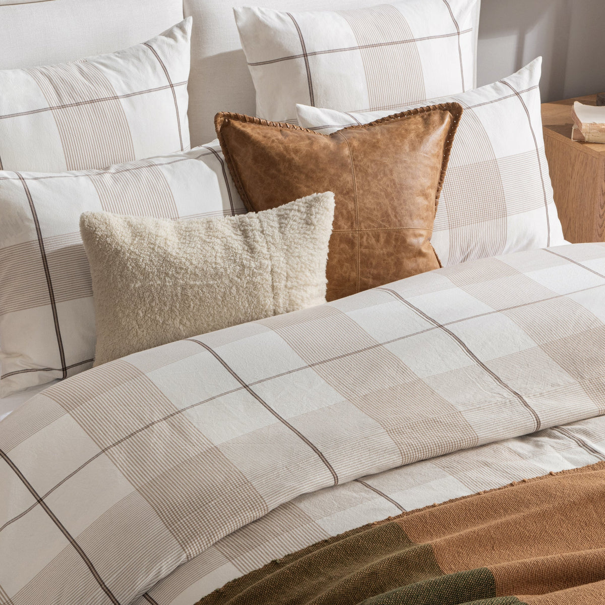 Hanson Ivory/Toffee Brown King Duvet Cover