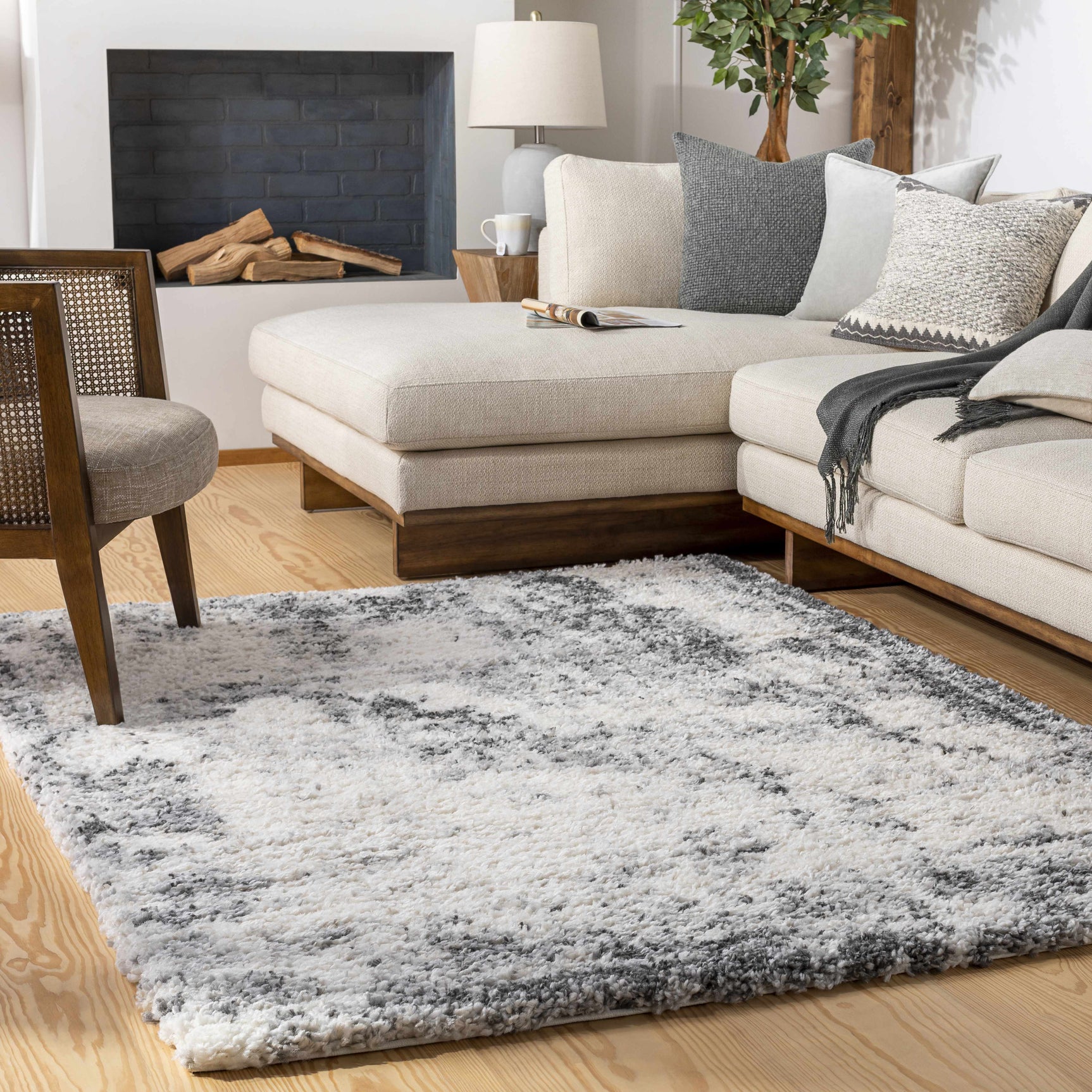 Hilotongan Plush Abstract Area Rug - Ornate Home
