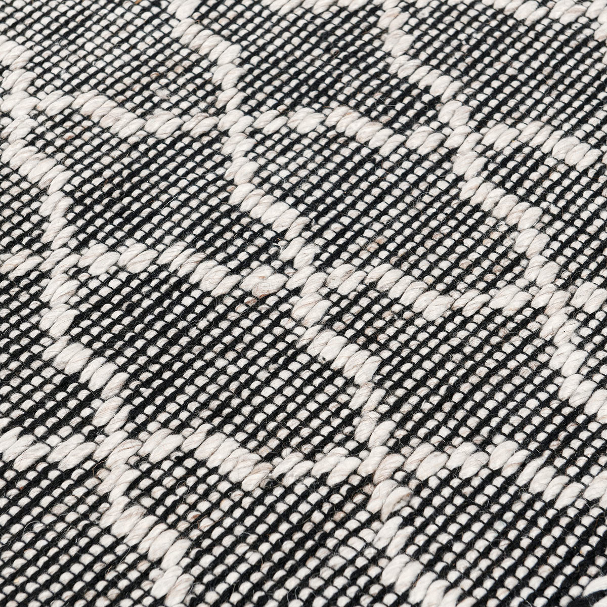 Indoor/Outdoor Sonora Black/Ivory Rug - Ornate Home