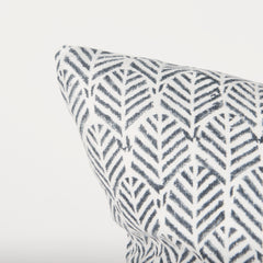 Jennelle Cream/Indigo 22x22 Linen Square Pillow Cover - Ornate Home