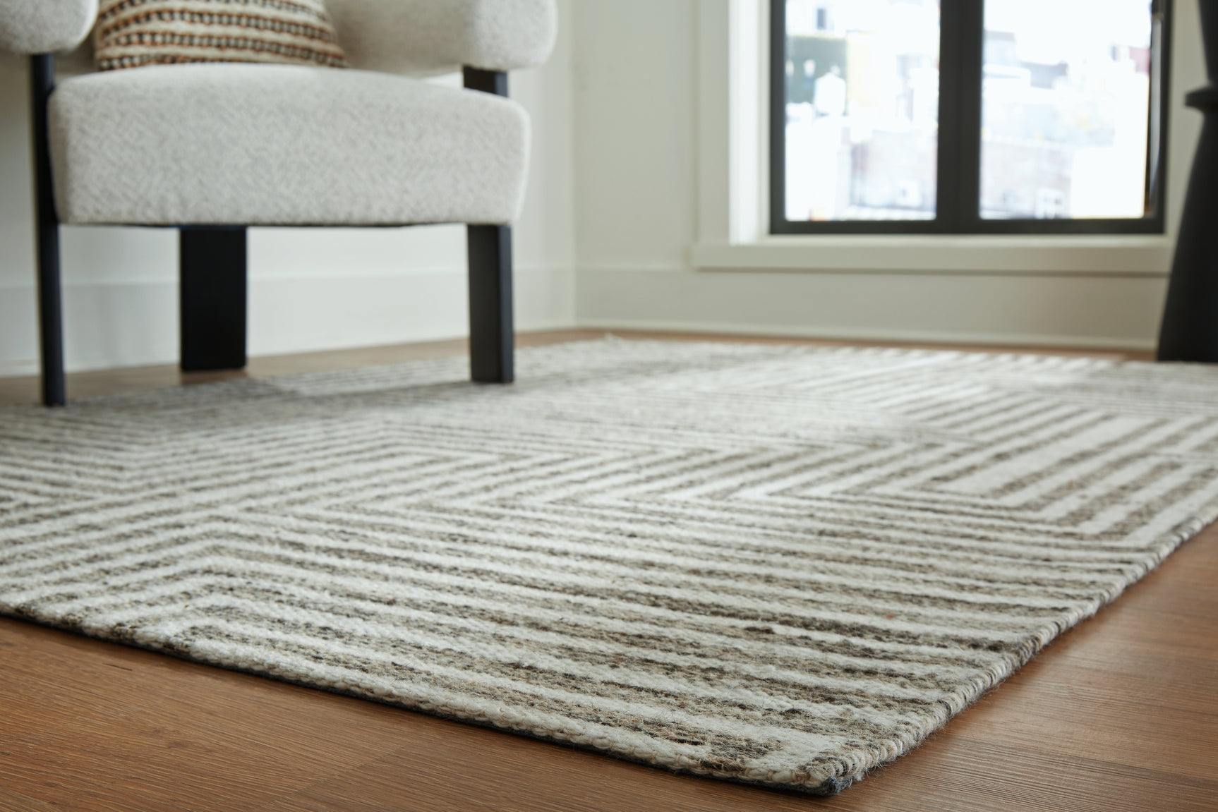 Jossen Ivory/Gray Large Rug - Ornate Home
