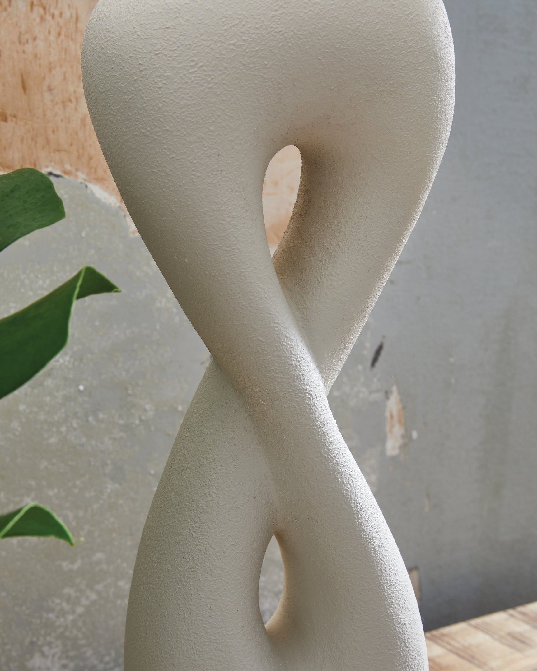 Judrich White/Gold Poly Table Lamp (1/CN) - Ornate Home