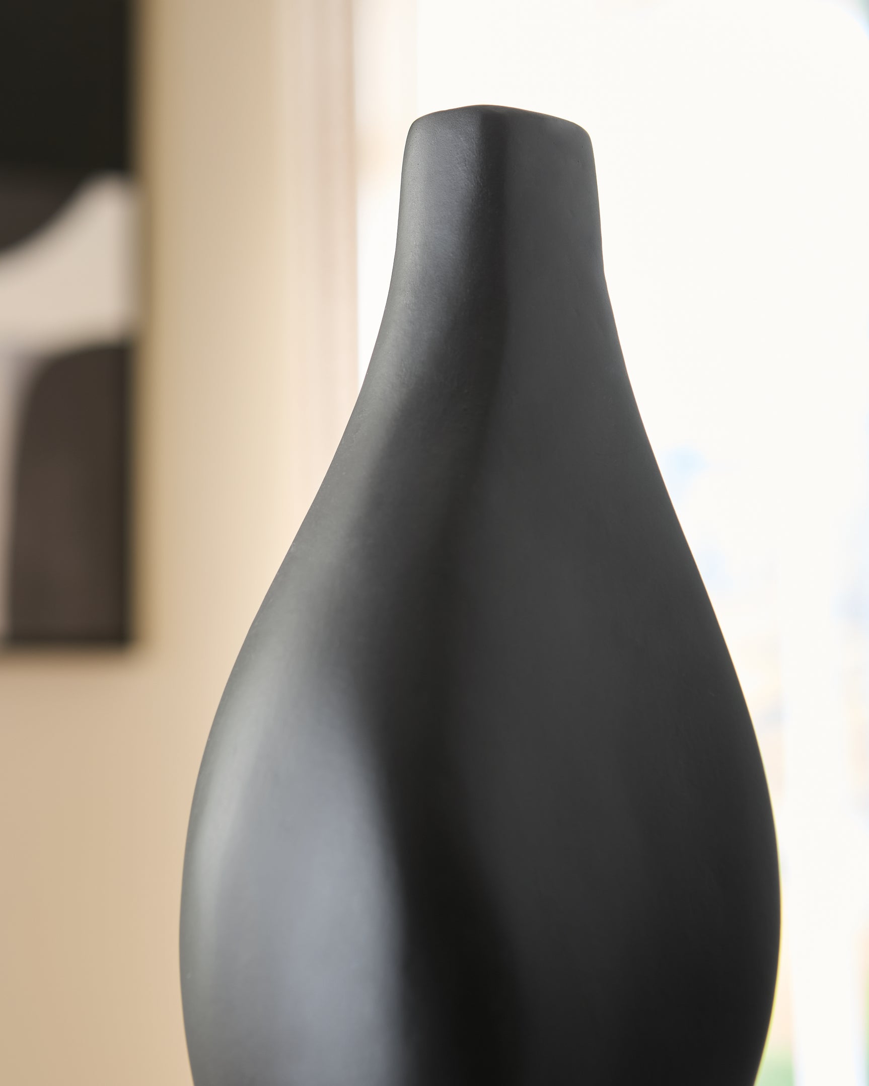 Judsen Black Vase - Ornate Home