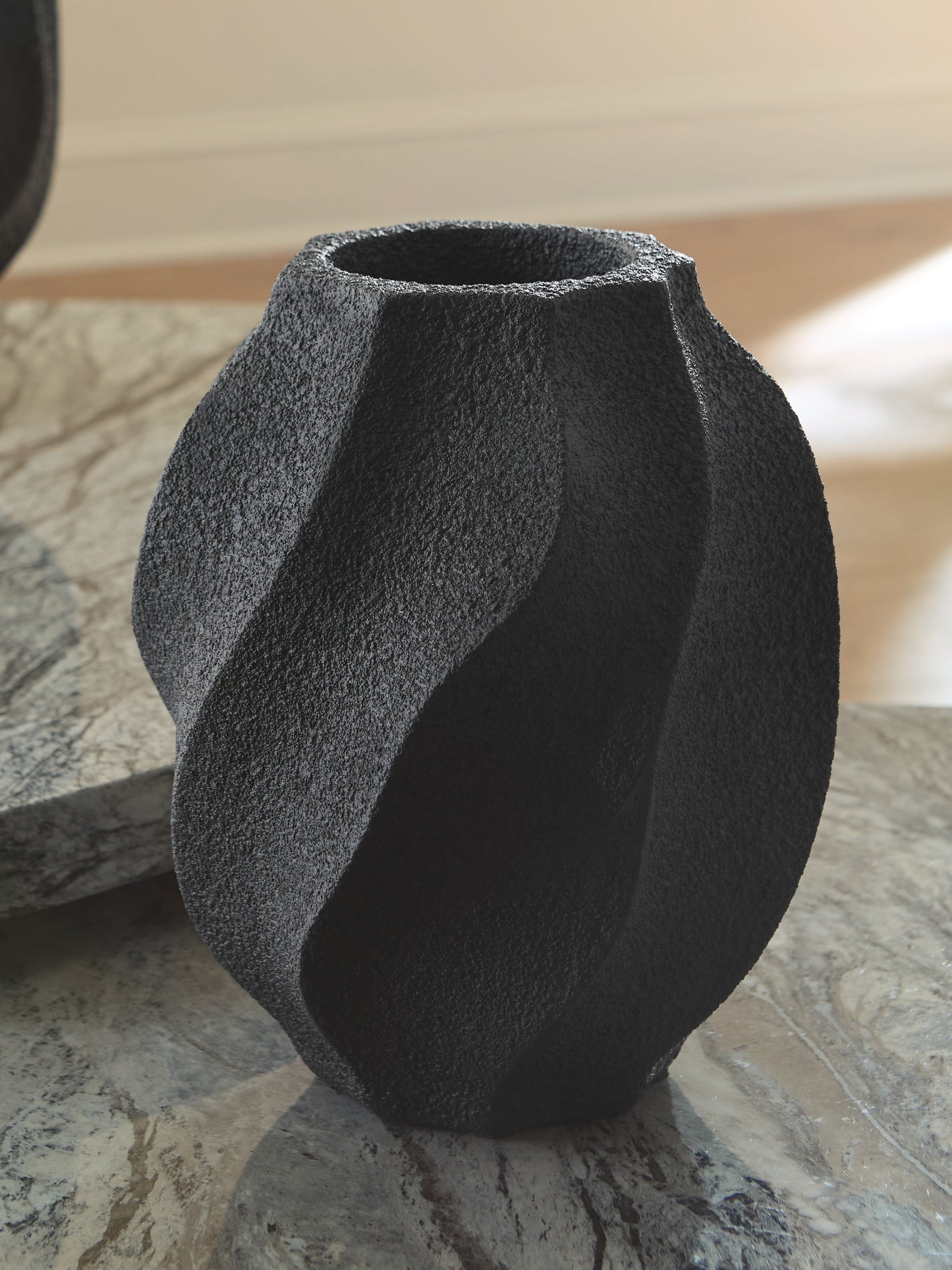 Judworth Black Vase (17.08"H) - Ornate Home