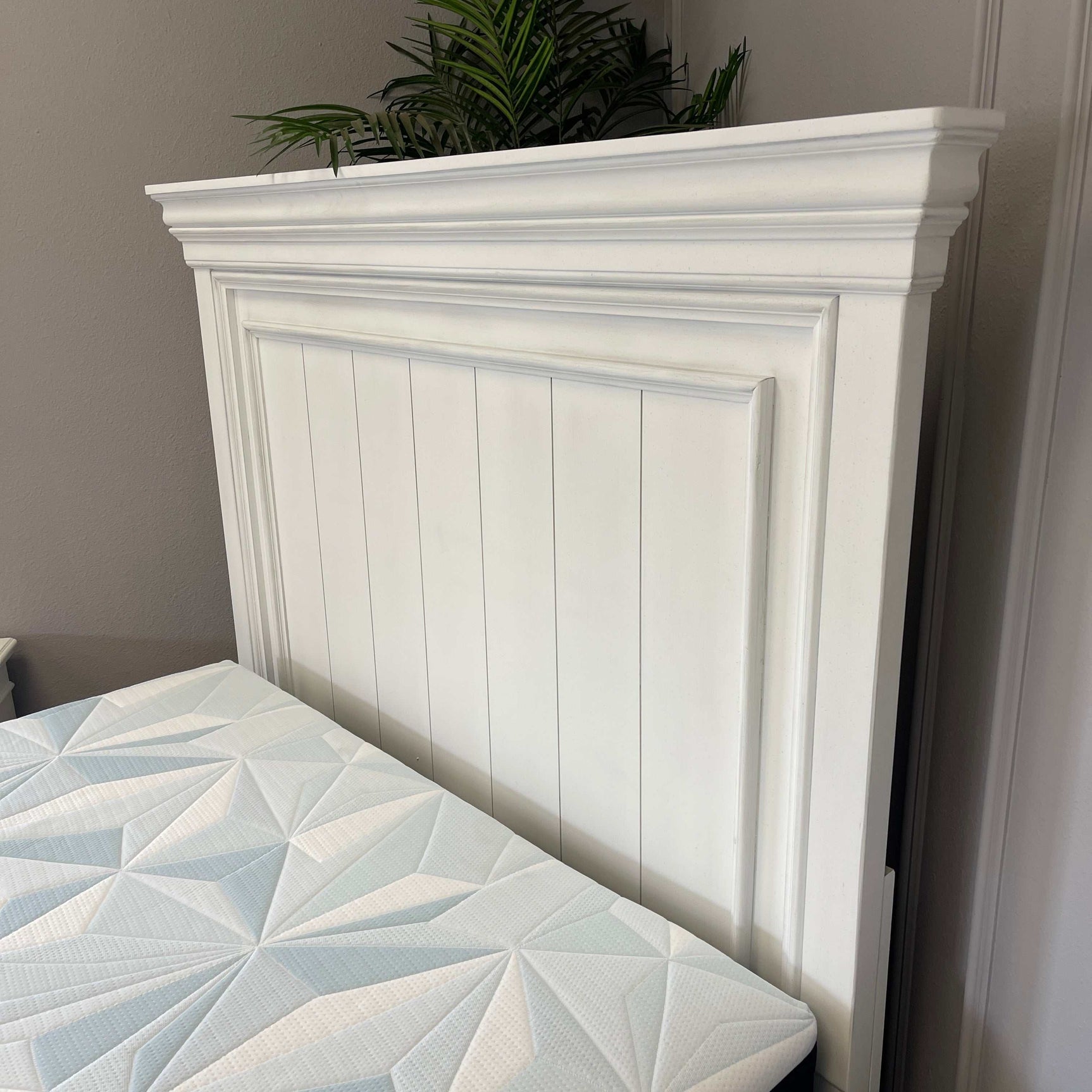 Kanwyn Whitewash Queen Panel Bed - Ornate Home