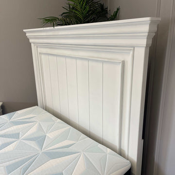 Kanwyn Whitewash Queen Panel Bed - Ornate Home