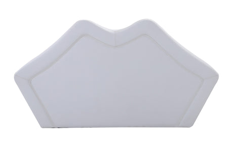 Kiss Loveseat in White - Ornate Home